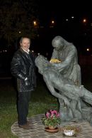 lucchi with statue